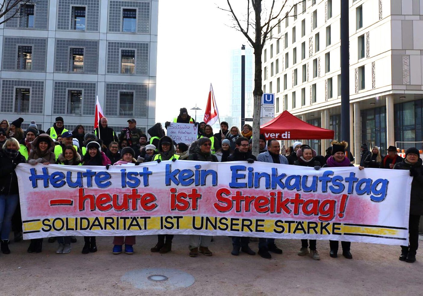 „Hoch die internationale Solidarität“ Sozialistische Organisation