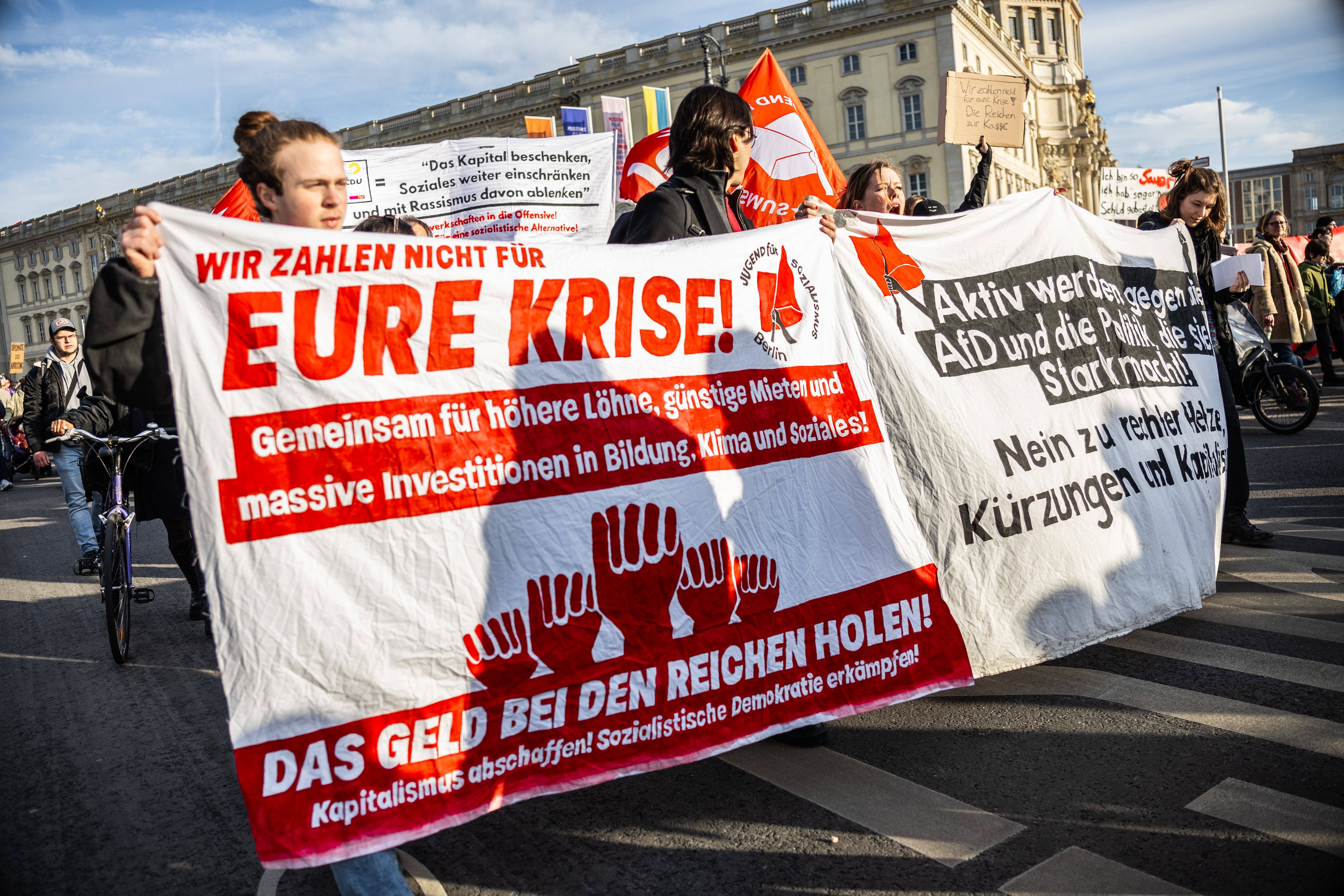 Finger weg: von Gesundheit, 8-Stunden-Tag & Rente!