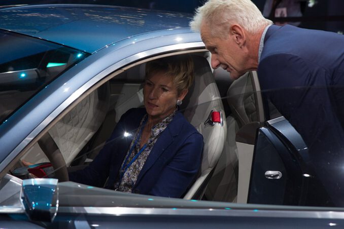 1024px-2017-09-12_IAA_2017_Susanne_Klatten_bei_BMW_by_Olaf_Kosinsky-4