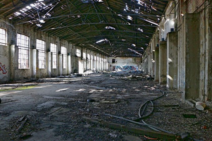 industrial-ruin-4084773_1280