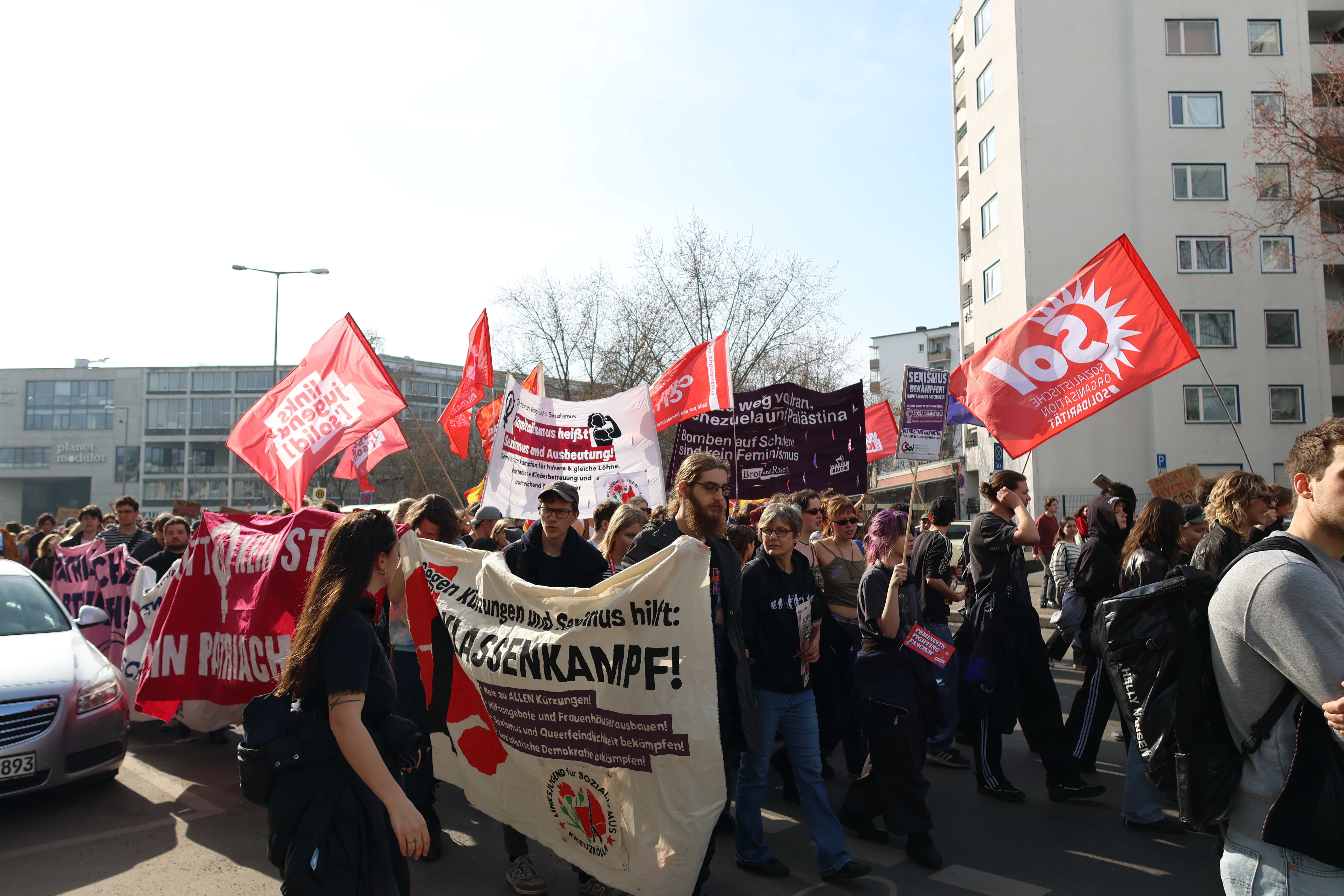 Gegen Sozialabbau und Militarisierung